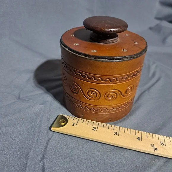 VTG Carved Leather Lidded Canister Round Rustic Western Boho Folk Art 4" H - Picture 5 of 6